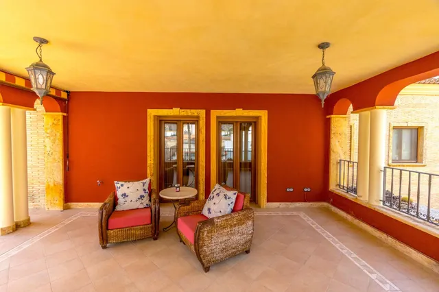 Impresionante villa de 620 metros con piscina, sotano, bodega y GYM!!! — 19