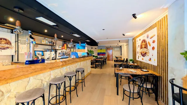 ¡LOCAL COMERCIAL ACONDICIONADO COMO BAR EN CARRÚS TOTALMENTE - foto 2