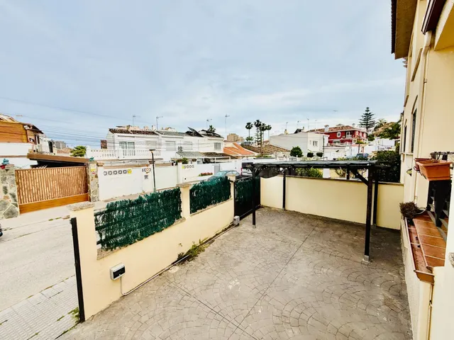 Casa de 5 dormitorios en Los Alamos, Torremolinos. Costa del - foto 3