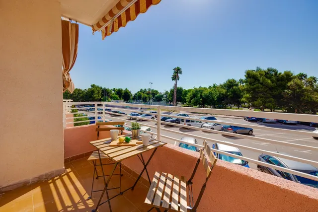 Apartamento de dos dormitorios en residencial con piscina comunitaria — 3