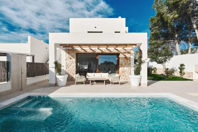 Villa exclusiva con piscina privada en parcela amplia en Ori