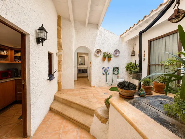 AUTÉNTICA CASA MALLORQUINA CON PATIO EN EL CORAZÓN DE COSTIT