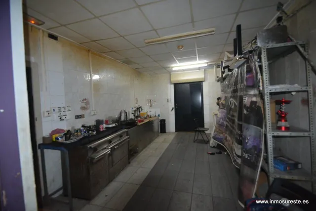 ¡¡ GRAN OPORTUNIDAD !! Local comercial situado en zona de El Escorratel, en Orihuela. 274 m2. construidos. — 5