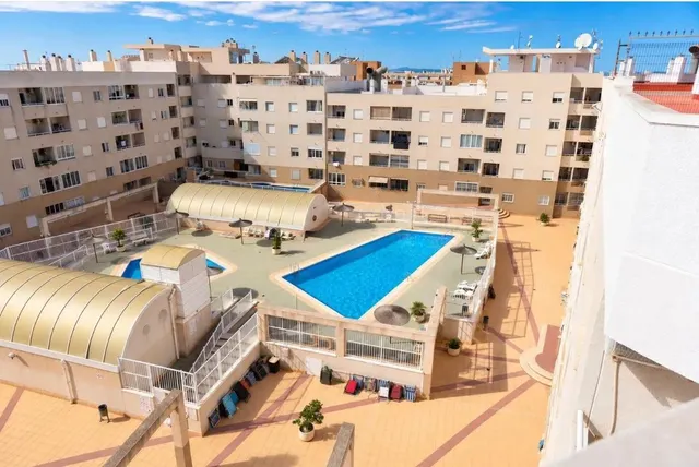 Luminoso apartamento con vistas al mar, 2 piscinas y opción de adquirir garaje — Torrevieja — 22