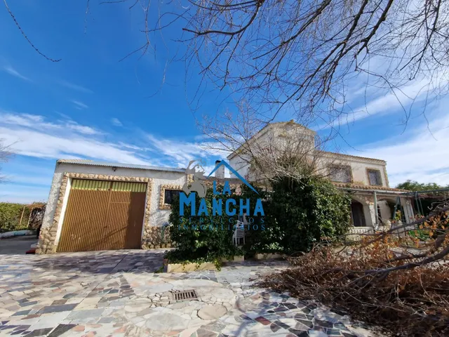 *180.000€* inmobiliaria la mancha vende parcela en Albacete — 2