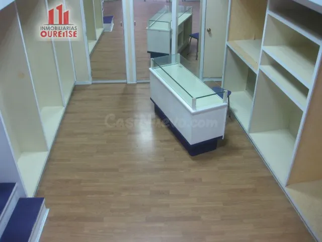 LOCAL COMERCIAL EN LA ZONA JARDIN DEL POSIO. — 4