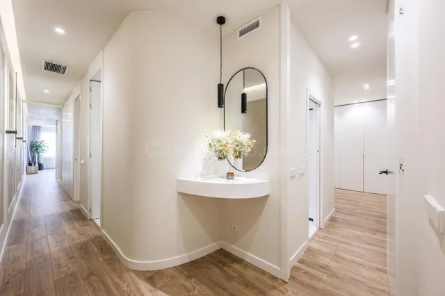 Exclusiva vivienda de lujo en planta alta con orientación sur junto al retiro — 3