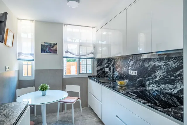 Chalet con encanto en Parque Este: Amplio patio, garaje dire - foto 5