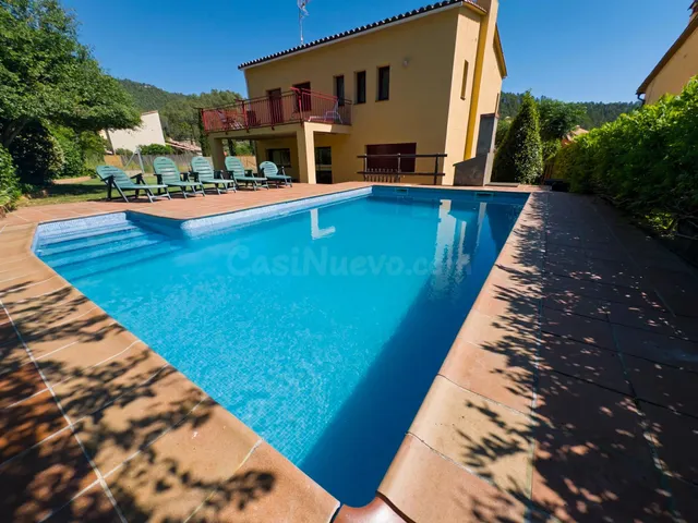 Exclusiva propiedad con piscina, 5 habitaciones y licencia t