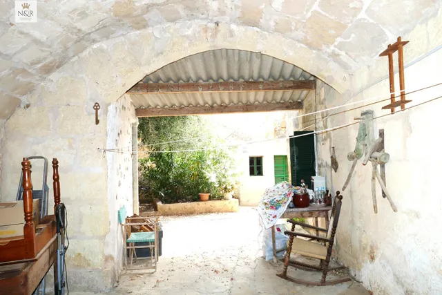 CASA SEÑORIAL EN BINIALI CON GARAJE Y JARDÍN