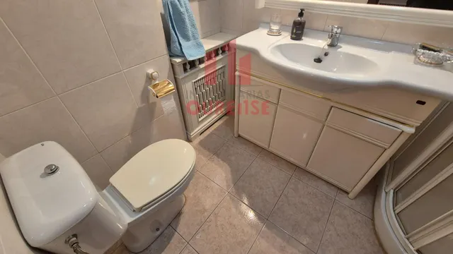 ESPECIAL ESTUDIANTES!!! AMPLIA HABITACIÓN  CON BAÑO DE USO EXCLUSIVO EN PISO COMPARTIDO EN EL COUTO. — 4