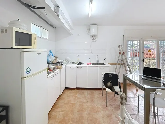 Oportunidad para Inversores! Casa de 2 Pisos Independientes  - foto 3