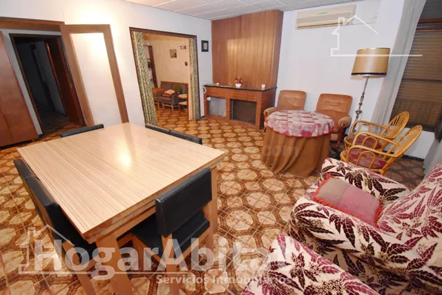 AMPLIA CASA CON LOCAL COMERCIAL, GARAJE Y TERRAZA - foto 2