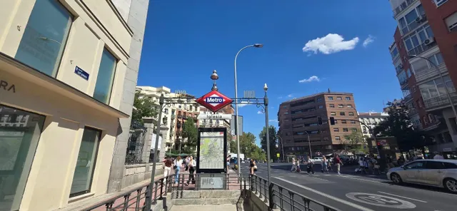 Alquiler de Piso Exterior en Trafalgar con Balcones y Terraza — 28