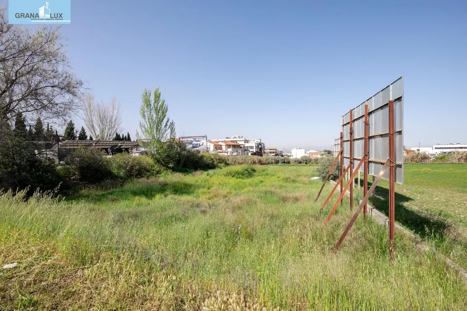 ¡Gran oportunidad en Maracena, Granada! Parcela con parte urbana y parte rústica.