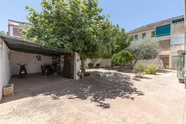 Casa con gran solar — 47