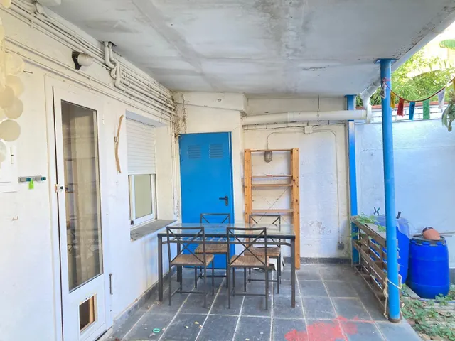 VIVIENDA EN PLANTA BAJA CON 2 VECINOS CON JARDÍN — 9
