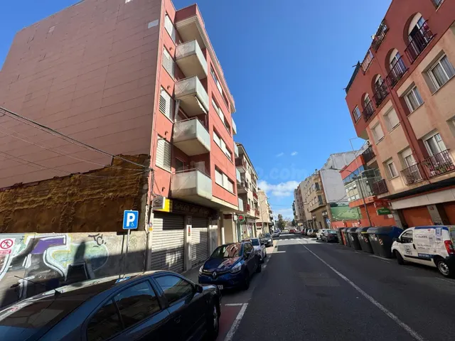SOLAR URBANO CON ESTRUCTURA DE EDIFICIO EN EL VENDRELL - foto 3