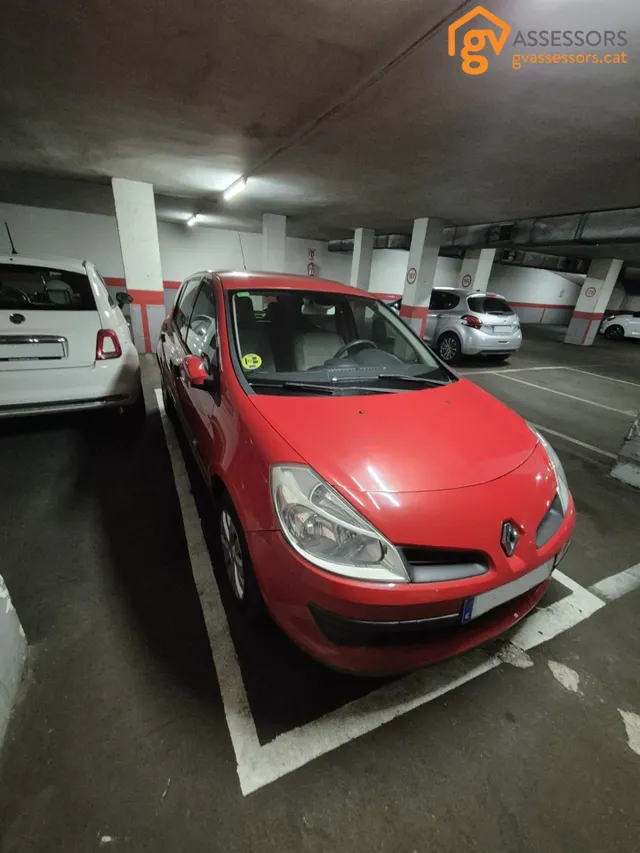 PLAZA DE PARKING PARA COCHE MEDIANO — 4