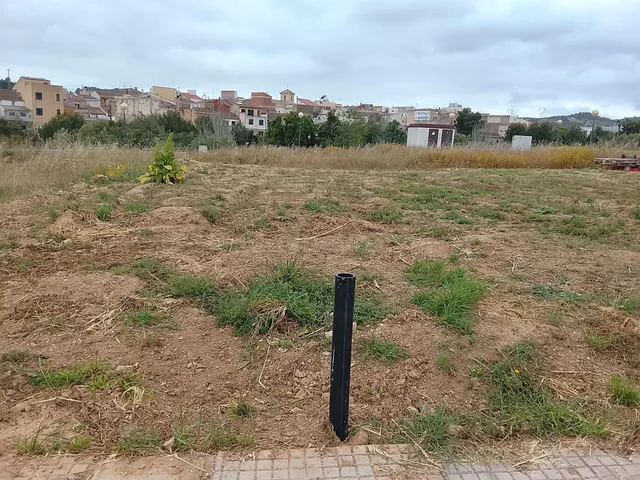 Inversiones con Visión: Terreno Urbano Disponible en El Pere