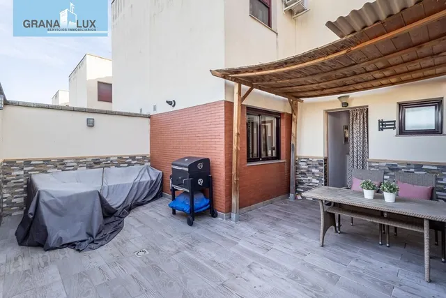 Amplia casa de 182 m2 con patio, gran sótano y a menos de 5 minutos del metro — 9