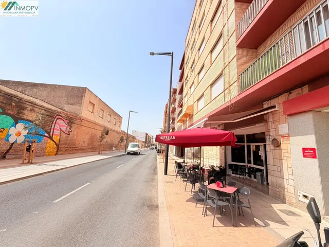 EN VENTA LOCAL EN PLENO FUNCCIONAMIENTO EN LA AVENIDA LIBERT
