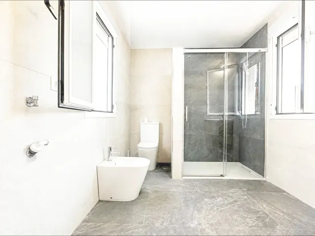 SE ALQUILA ESTUPENDO PISO AMUEBLADO — 6