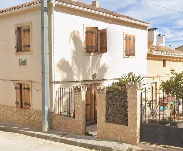 OPORTUNIDAD COMPRA DE CASA EN LA ENCARNACION DE CARAVACA DE 
