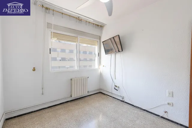 Estupendo piso  en la última planta en calle doctor azpitarte — 24