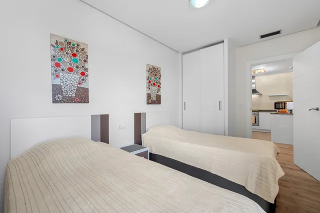 Apartamento de 2 dormitorios y 2 baños en los dolses ( orihuela costa ) — 33