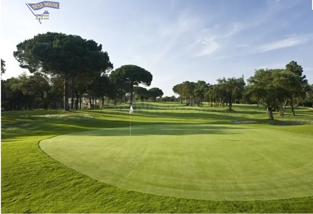 Parcela de 1900 m2 muy cerca del campo de golf de Costa Brav