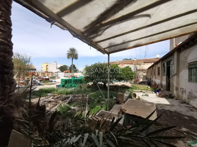 SE VENDE CASA EN JACARILLA,  PARA REFORMAR — 18