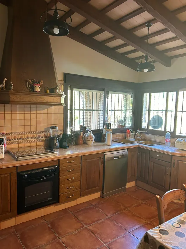 Espectacular Chalet cerca del Colorado con Piscina y Amplios Espacios — 13