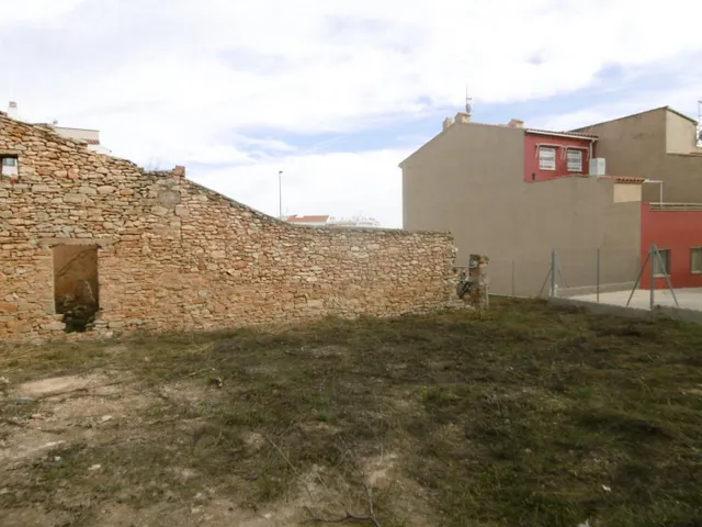 PARCELA URBANA CON CASA DE PIEDRA PARA REHABILITAR — 11
