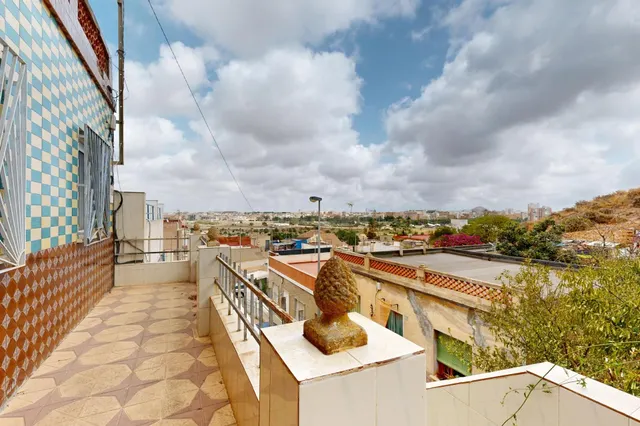 Luminosa Planta Baja con Gran Patio y Terraza en el Barrio de la Concepción — 3