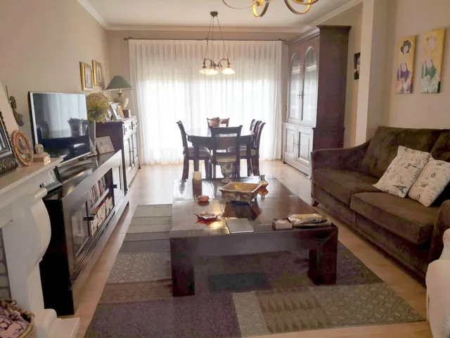 Excelente casa con finca de 2300 metros en Carballo - foto 4