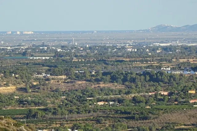 Deja de imaginar y construye la vivienda de tus sueños con vistas panorámicas y proyecto viable" — 23