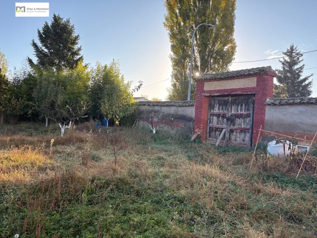 CASA CON AMPLIO TERRENO PRÓXIMA A LEÓN — 9