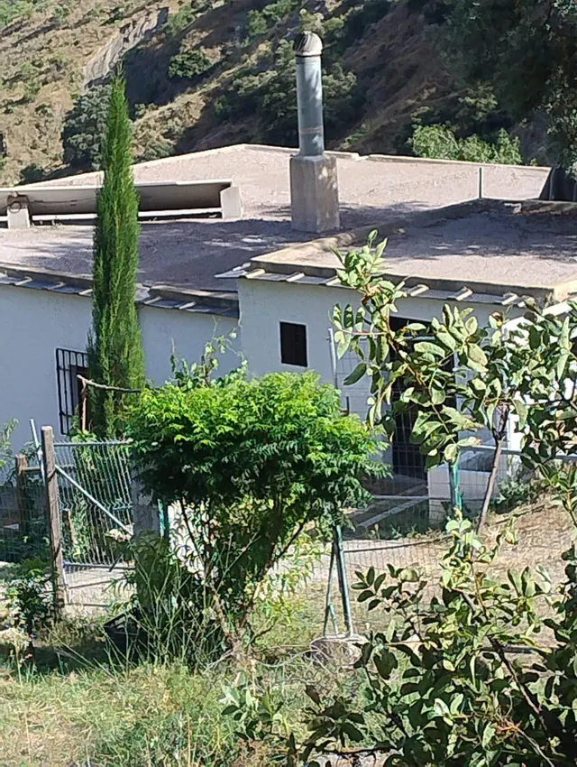 VENTA DE CASA-CORTIJO CON TERRENO EN LA ALPUJARRA GRANADINA. - foto 4