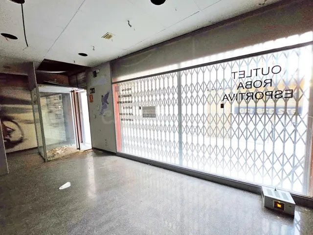 Ocasión. Local en 2 plantas en el casco antiguo de Olot - foto 3