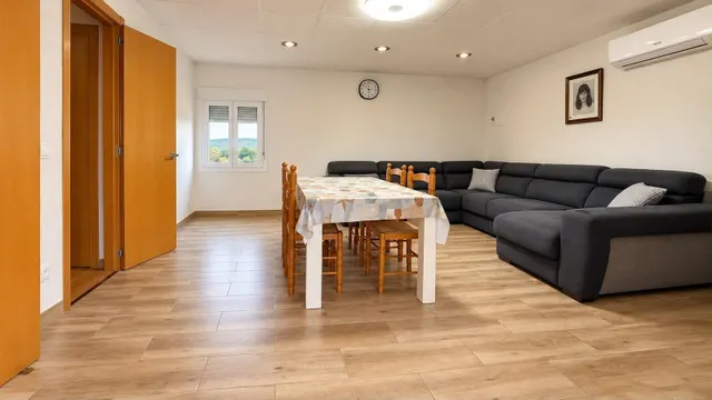 Casa con jardín y piscina en la pera – vivienda y negocio en un mismo lugar — 7