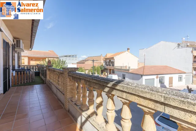 Casa en Armilla con terraza, patio y amplia cochera — 23