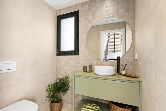 Villa 3 habitaciones 311m² en venta - Casco urbano — 33