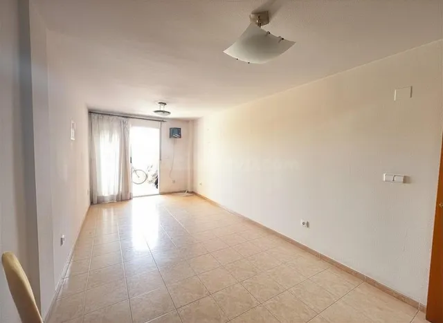 Venta de piso en Ronda Sur, 4 Dormitorios. - foto 2