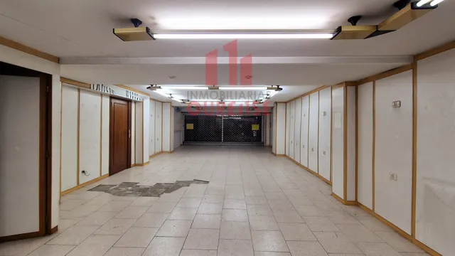 LOCAL COMERCIAL EN EL CENTRO DE  LA CIUDAD DE OURENSE — 2