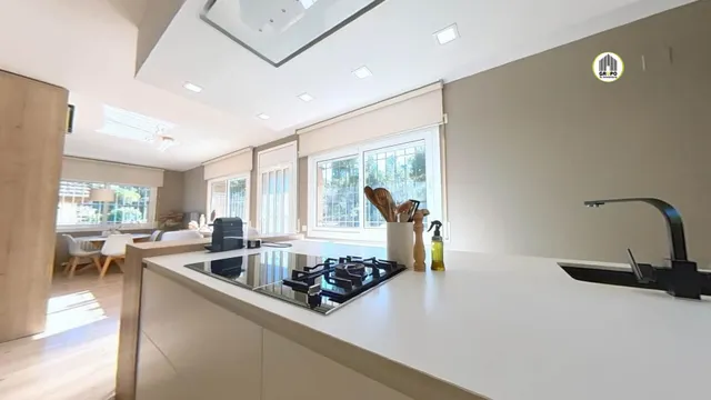 Casa reformada de tres plantas con piscina, jacuzzi, gimnasio, sauna  y vistas a parque natural — 14