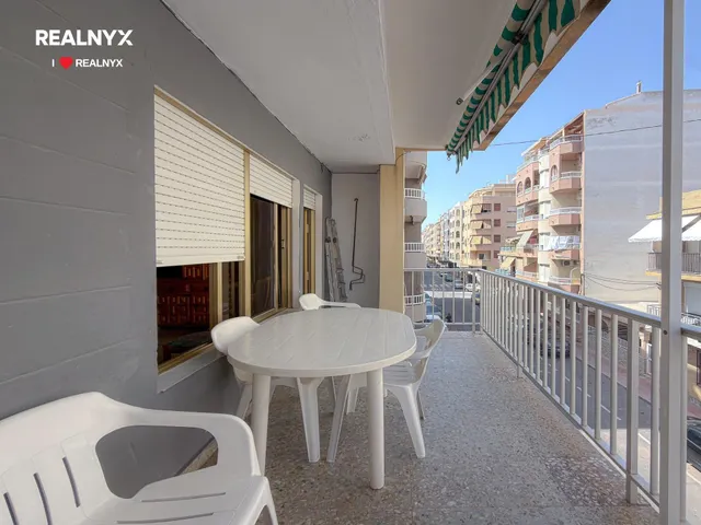 GRAN ÁTICO EN TORREVIEJA: 4 HAB, 1 BAÑO — 8