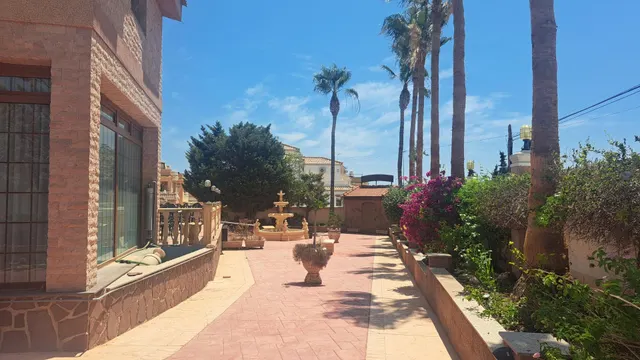 RESTAURANTE EN CABO ROIG. CON 871 M2. — 48