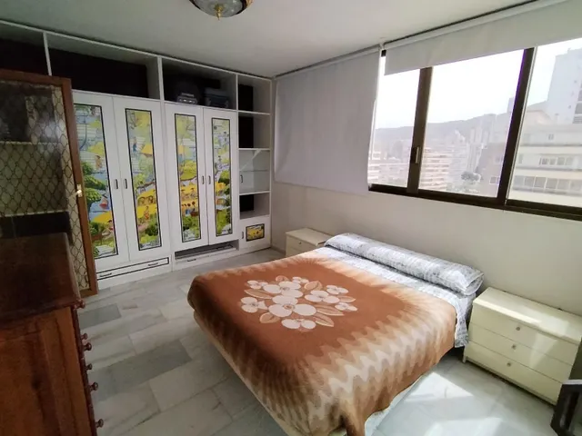 Apartamento de esquina con 2 dormitorios y terraza acristlada en 1 Linea playa Levante. — 14