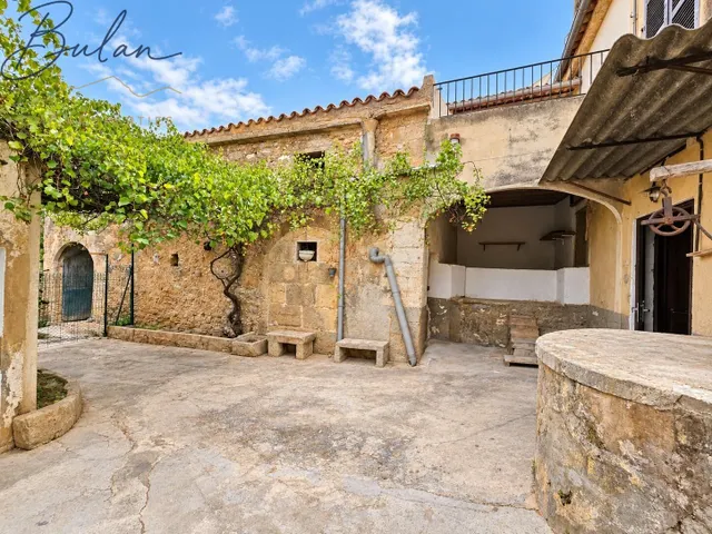 Casa señorial a reformar con bodegas, gran patio y garaje en Consell — 35